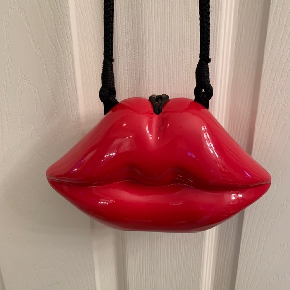 Tmmy Woods red lacquered lips handbag